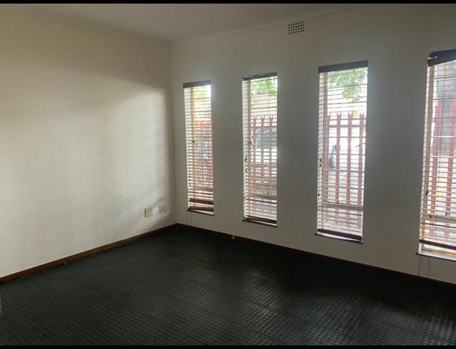 500M² WAREHOUSE TO LET IN WYNBERG